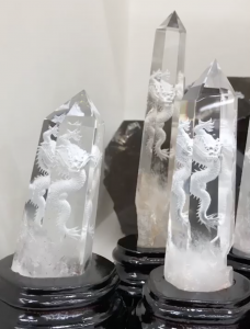 水晶龍彫刻